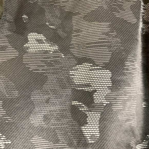 Layer 8 Men's Shorts Size L NWT Fleece Lined Thermal Black Camo - Picture 4 of 15